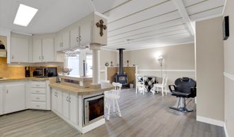 21986 LAUREL Ave, Aurora, OR 97002