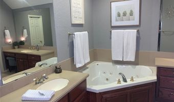 2210 Lakewood Dr, Chickasha, OK 73018