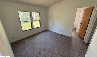 520 Moyer Ave, Alma, MI 48801