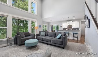 10 Fox Point Ct, Ada, MI 49301