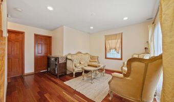 65 Netherwood Dr, Albertson, NY 11507