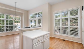 417 CLAYTON Ln, Alexandria, VA 22304