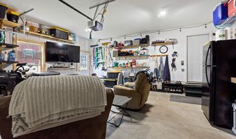 15 Fieldstone Dr, Augusta, ME 04330