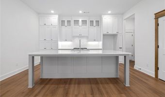 825 NW 14th St, Bentonville, AR 72712