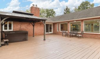 4100 DOWNING St, Annandale, VA 22003