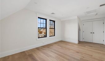 14 Kay Blvd, Middletown, RI 02842