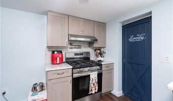 52 Planet Ave, East Providence, RI 02915