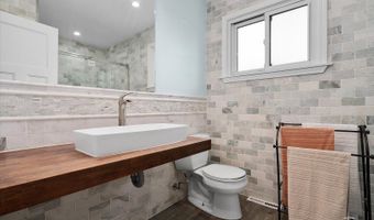 515 W DIVERSEY Ave, Addison, IL 60101