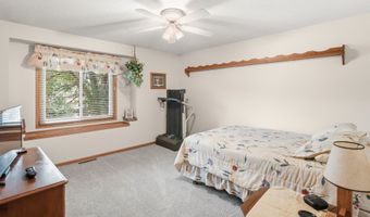 1299 Bentwood Ct, Altoona, IA 50009