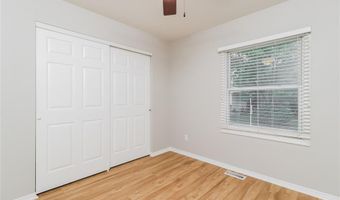 808 Timberfield Dr, Ballwin, MO 63021