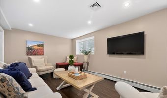 7 Robins Way, North Providence, RI 02904