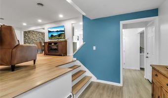 169 Chestnut Hill Ln S, Amherst, NY 14221