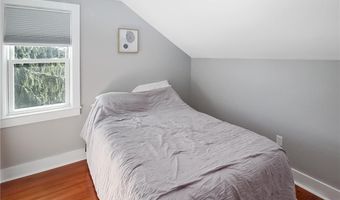 1 Conrad Ct, Newport, RI 02840