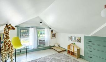 264 Sowams Rd, Barrington, RI 02806