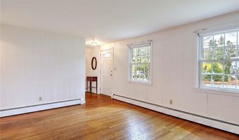 86 Rogers Ave, Barrington, RI 02806