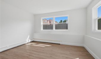 25 Stoneham St, Cranston, RI 02920