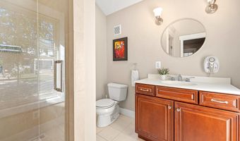 132 S GARFIELD St, Arlington, VA 22204