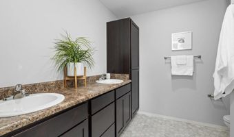 108 Pin Oak Dr, Aurora, MO 65605