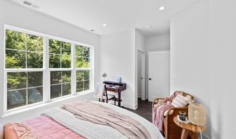 2550 FARMSTEAD Dr, Rockville, MD 20850