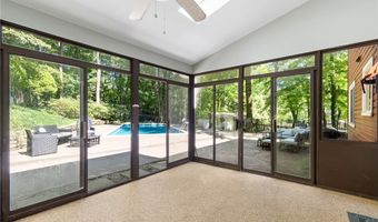 925 Sandin Rd, Akron, OH 44333