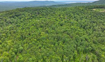 34 Cricket Ln, Sebago, ME 04029