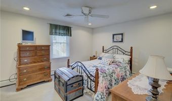 60 North St, Cranston, RI 02920