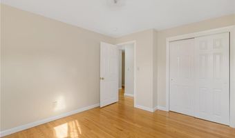 9 Chestnut Hill Rd B, Middletown, RI 02842