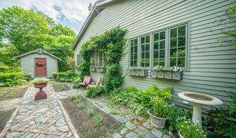 48 Old Searsport Ave, Belfast, ME 04915