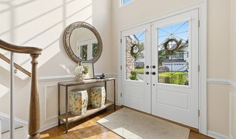 35 Lilac Ln, Danbury, CT 06810