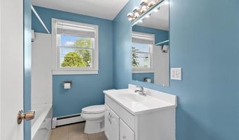 21 Reardon Dr, Middletown, RI 02842