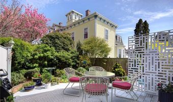 15 Cross St, Newport, RI 02840