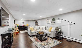 816 Riverside Dr, Augusta, ME 04330