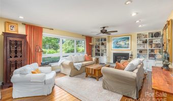 24 Woodcrest Rd, Asheville, NC 28804