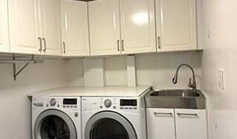 671 Liberty Pointe Dr, Ann Arbor, MI 48103