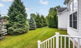 29 Mulberry Dr, Albany, NY 12205