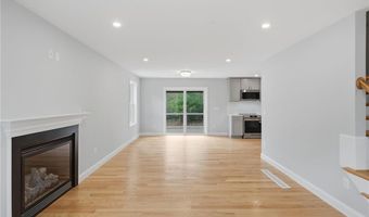 14 Elaine Dr, Hopkinton, RI 02833
