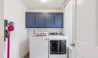 101 County Rd, Barrington, RI 02806