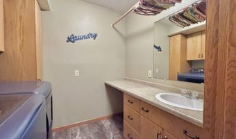 209 10th Ave NW, Bowman, ND 58623