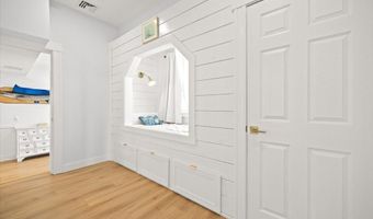 106 King Philip Ave, Bristol, RI 02809