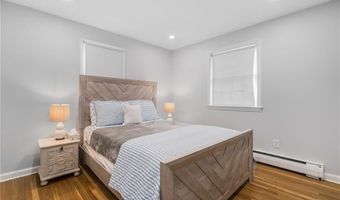 384 Valley Rd, Middletown, RI 02842