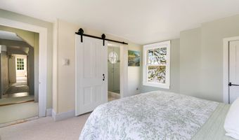 16 US-1, Falmouth, ME 04105