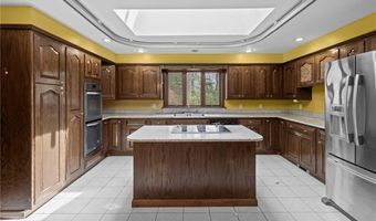300 Twin River Rd, Lincoln, RI 02865
