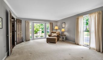 150 Brandywine Dr, Amherst, NY 14221