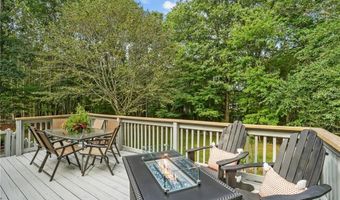 105 LYNN Cir, East Greenwich, RI 02818