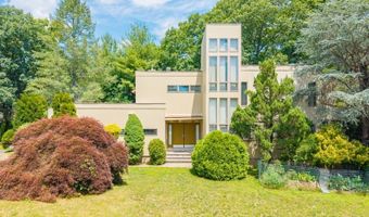 4 High Mountain Trl, Bayonne, NJ 07035