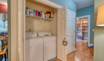 2 Warren Gln, Burlington, CT 06013