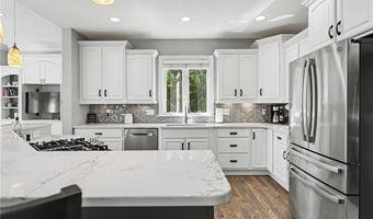 560 Club Dr, Aurora, OH 44202