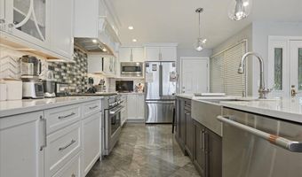 1 Victoria Dr, Amityville, NY 11701