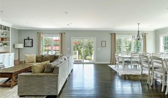 1 W Farm Rd, Smithfield, RI 02917