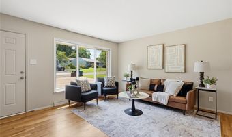 8233 Marvale Ln, Affton, MO 63123